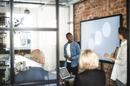 How PR Can Captivate Customers Through Compelling Narratives