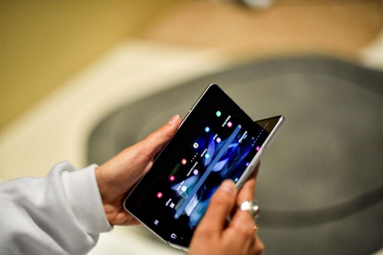 Android Circuit: Galaxy Z Fold 5 Leaks, OnePlus V Fold Details, Pixel 8 Pro Specs