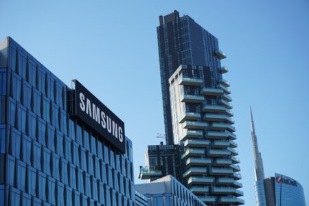 Seoul files suit against order to pay Elliott in Samsung fight