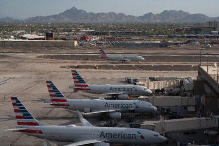 Uncertain outlook weighs on American Airlines shares despite blowout Q2