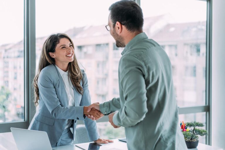 20 Tips Managers Can Use To Set Up New Hires For Success