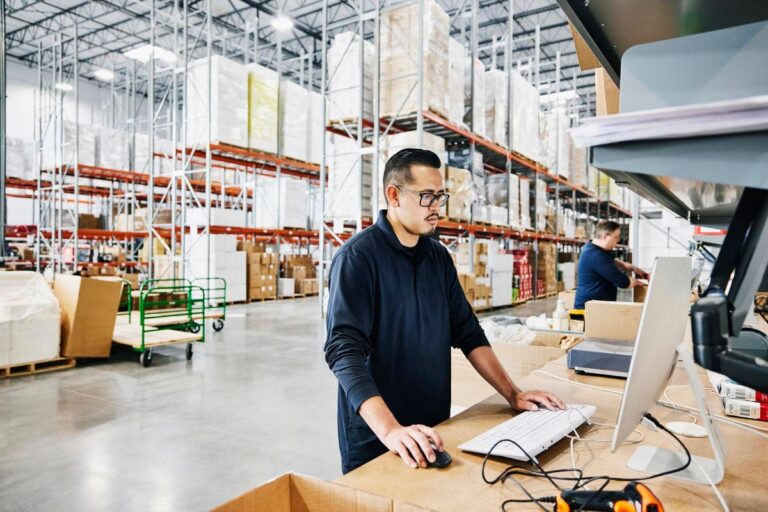 What Does The Interplay Between Logistics And E-Commerce Look Like?
