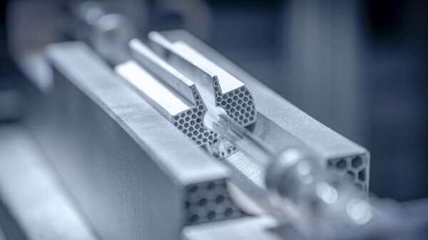 Laboratory demonstrator of the new photoreactor. Credit: Amadeus Bramsiepe, KIT Energy Transition with Hydrogen Generated on Rooftops