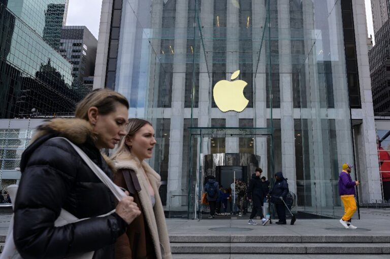 Apple profits edge higher despite lower iPhone sales