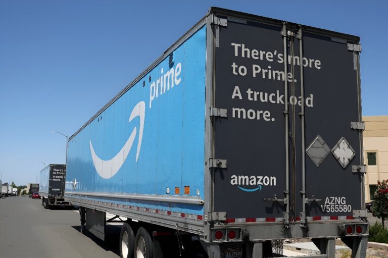 Amazon and Apple beat earnings forecasts as they polish AI skills