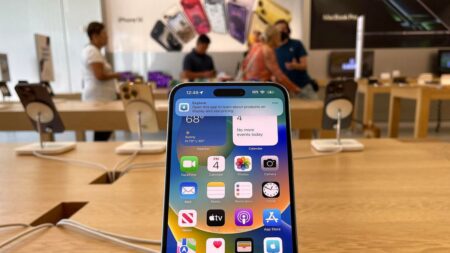 Apple Loop: New iPhone Problems Confirmed, Elon Musk’s App Store Miracle, iPhone 15 Disappointment