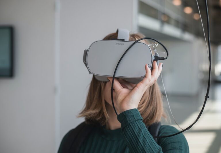 Virtual reality has negative side effects—new research shows that can be a problem in the workplace