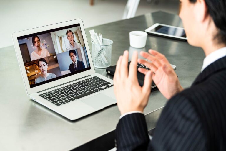 Leading A Remote Team During An Economic Downturn: Foster Transparency And Trust