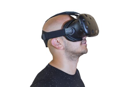 3M helped make virtual reality headsets smaller. Next step? More consumer demand