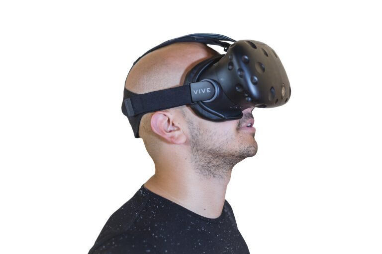 3M helped make virtual reality headsets smaller. Next step? More consumer demand