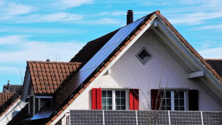 Neighbors can influence your decision to buy solar panels, study shows