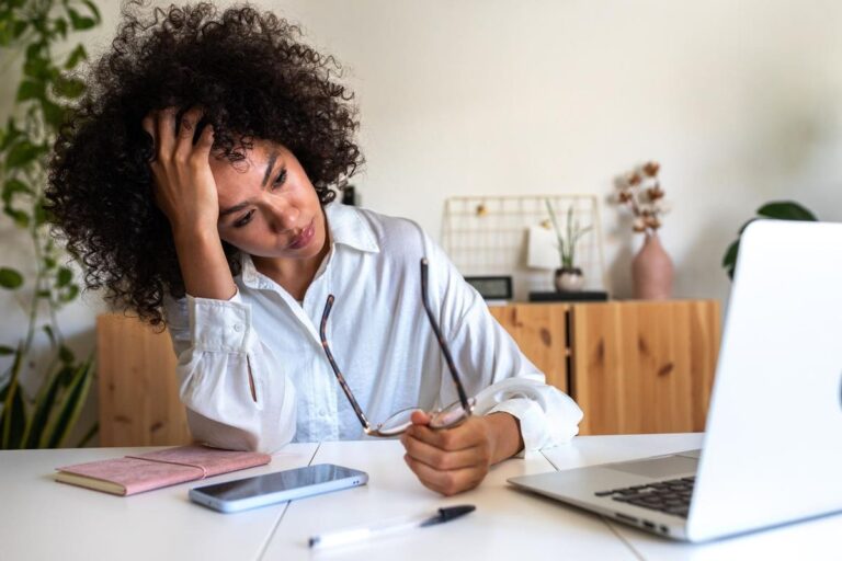 20 Symptoms Of A Toxic Workplace Environment That Leaders Should Watch For