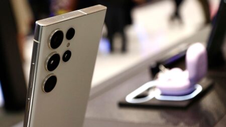 Android Headlines: Important Pixel 8 Leaks, OnePlus Buds Pro 2R Launch, Galaxy S23 FE Leaks