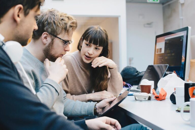 The Dunning-Kruger Effect: Navigating The Leadership Paradox Among Tech Teams