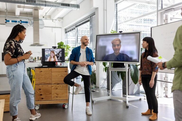 The Hidden Dynamics Behind Hybrid Work Strategies