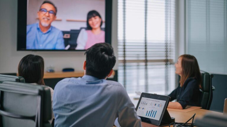 How To Communicate With Investors To Get Meetings And Stay Top-Of-Mind