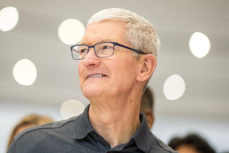 Apple CEO Tim Cook makes surprise visit to China