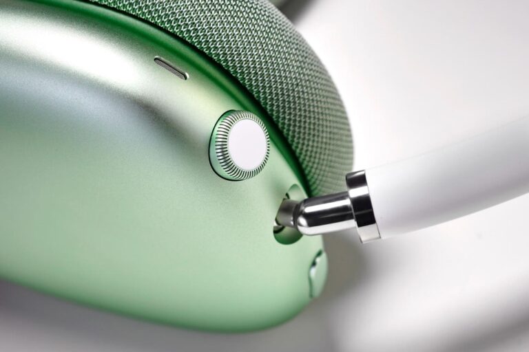Apple Has A Serious ‘Design Flaw’ To Fix For Surprise AirPods Max 2