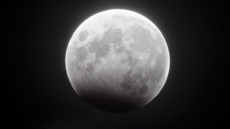 In Photos: See The Dramatic ‘Hunter’s Moon Eclipse’ And Jupiter Light Up Night Sky