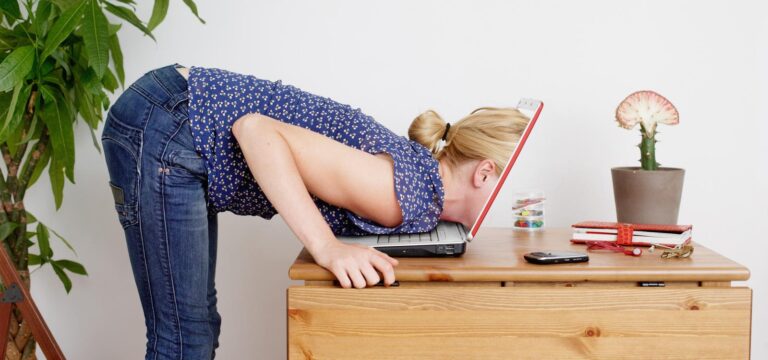 3 Reasons Why You Overshare Online, According To A Psychologist