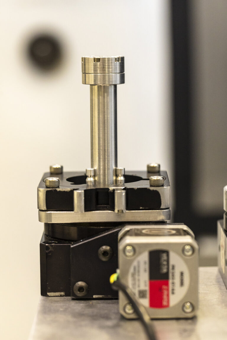 Researchers demonstrate novel technique to observe molten salt intrusion in nuclear-grade graphite
