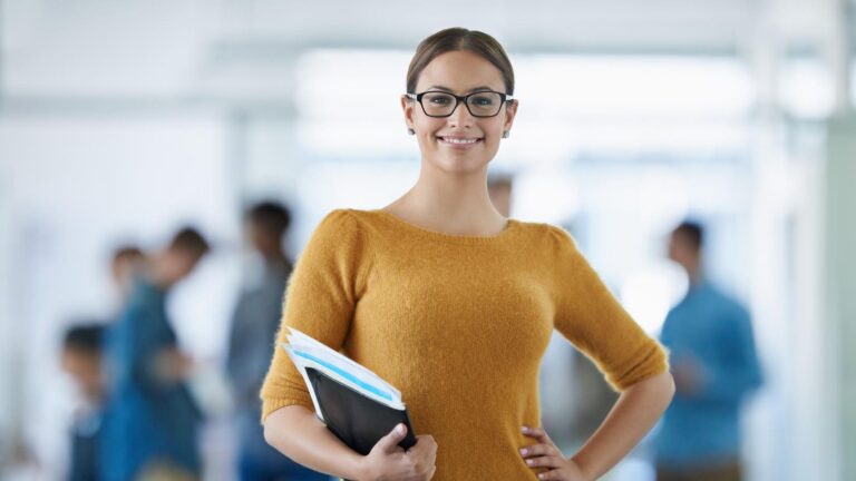Win Clients With ChatGPT: 5 Prompts To Craft Outstanding Proposals