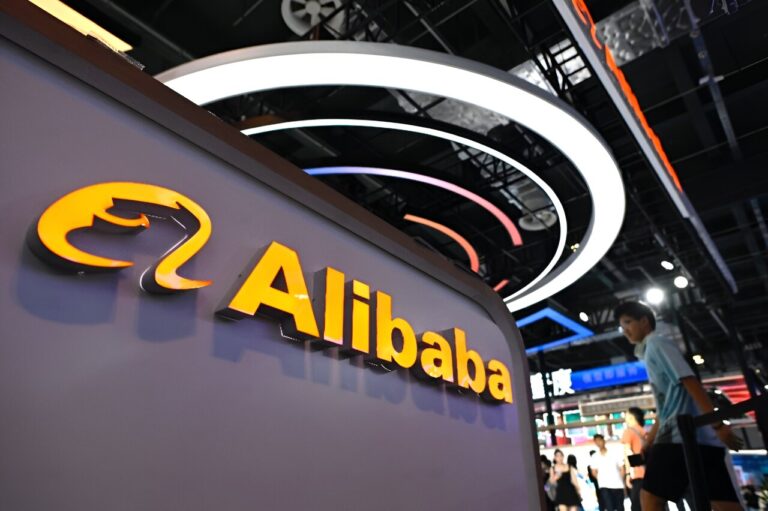 Alibaba shares collapse after cloud service spinoff cancelled