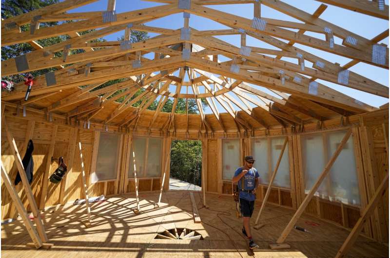Some houses are being built to stand up to hurricanes and sharply cut emissions, too