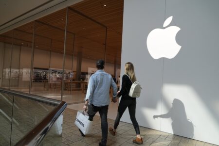 Apple now requires court orders in U.S. to access push notification data