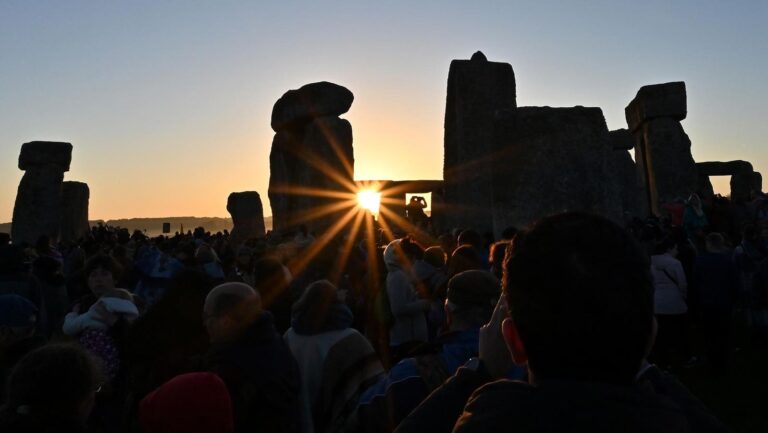‘Christmas Star’ Shines On The Solstice As ‘Shooting Stars’ Fall: The Night Sky This Week