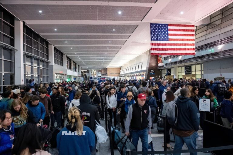 US airlines say they’re ready for record holiday travel