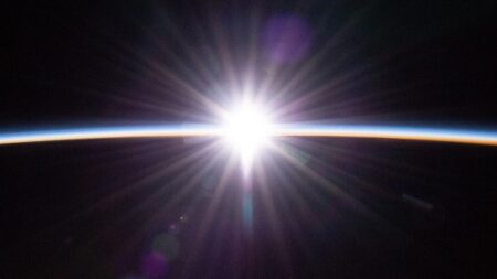 Earth Closest To A ‘Super Sun’ As ‘Fireballs’ Fall: The Night Sky This Week