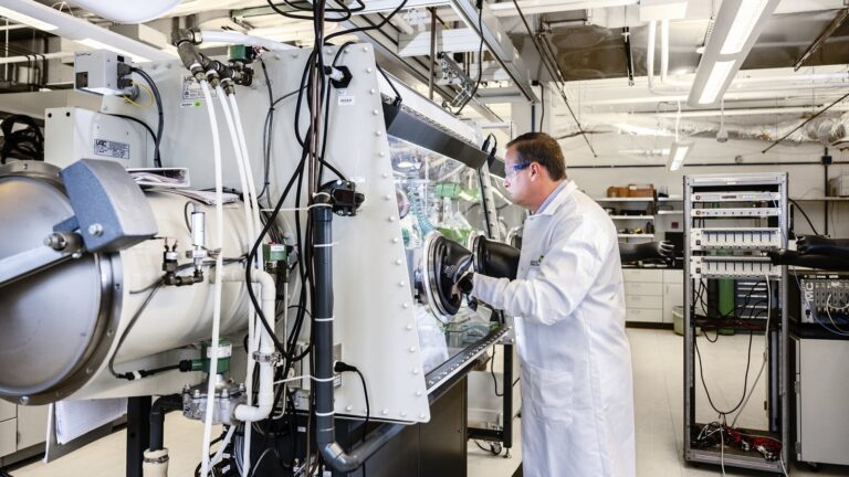 Cathode innovation makes sodium-ion battery an attractive option for electric vehicles