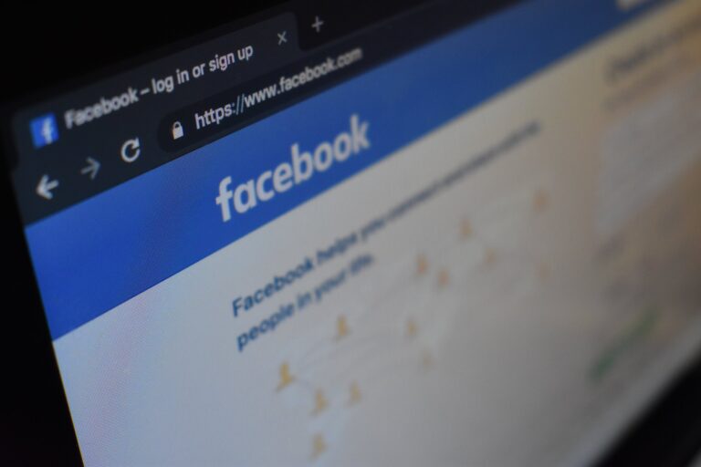 Fake Facebook ads hit Minnesota clothing business, scam hundreds