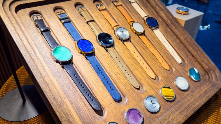 Nowatch adds watch faces to a fitness tracker that vows not to interrupt you