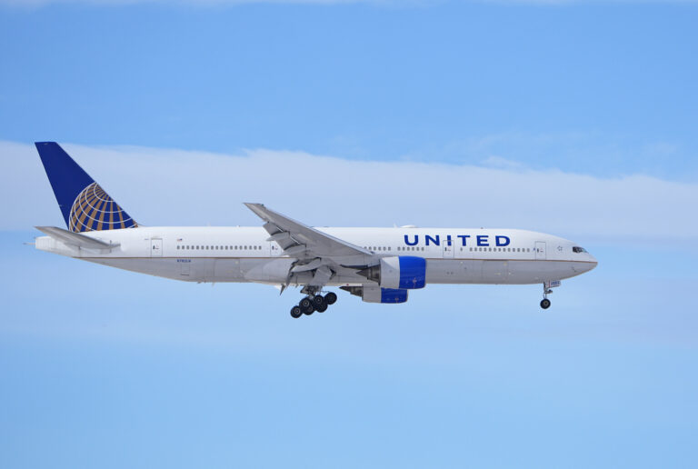 United Airlines CEO says the airline will consider alternatives to Boeing’s next airplane
