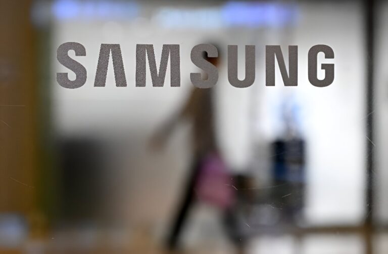 Samsung reports sharp drop in operating profits