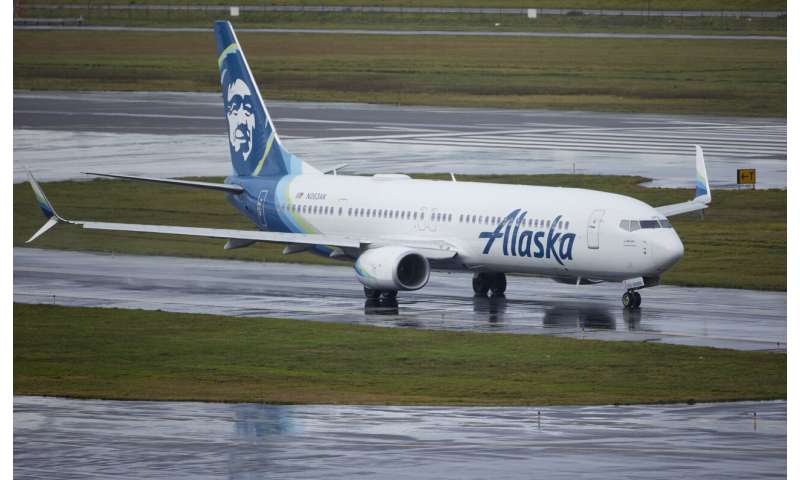 Boeing jetliner that suffered inflight blowout was restricted because of concern over warning light