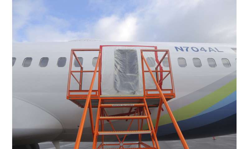 Boeing jetliner that suffered inflight blowout was restricted because of concern over warning light