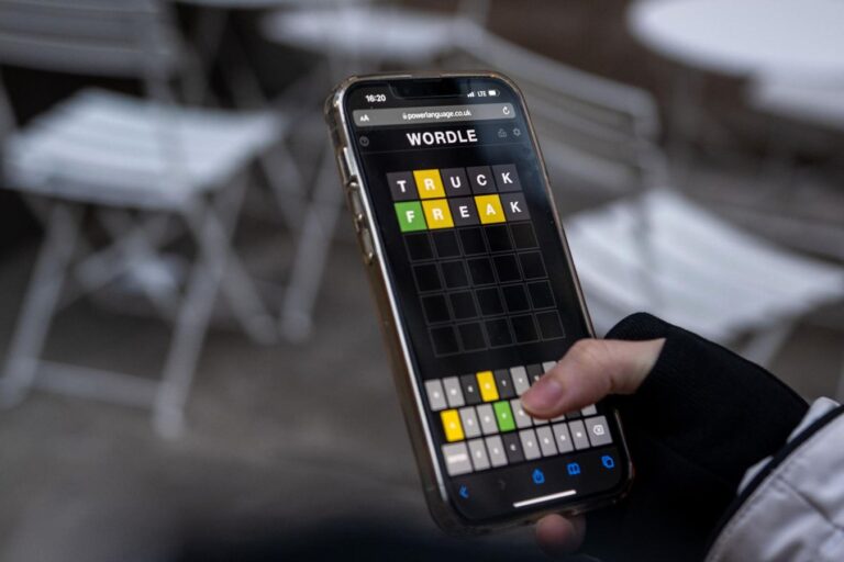 Today’s ‘Wordle’ Hints And Clues For Friday, February 9th (Wordle #965)