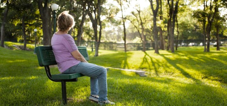 A Psychologist Shares 5 Ways To Fight ‘Gray Loneliness’