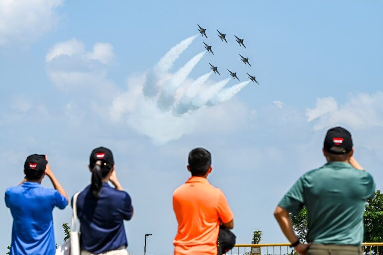 Made-in-China airliner shown overseas at Singapore Airshow