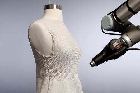 4D Knit Dress robot uses several technologies to create a custom design and a custom fit