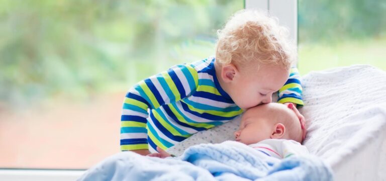 A Psychologist’s Guide To Breaking Free Of ‘Eldest Daughter Syndrome’